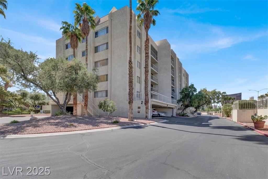 725 Royal Crest CIR