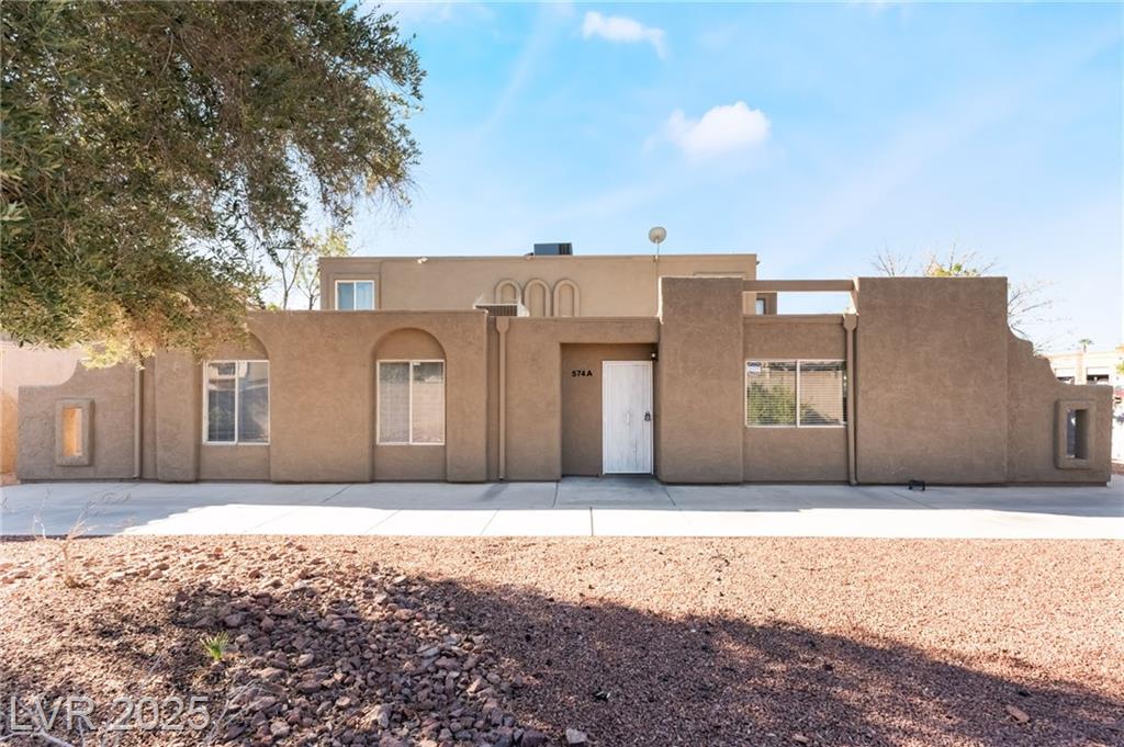 574 Roxella LN