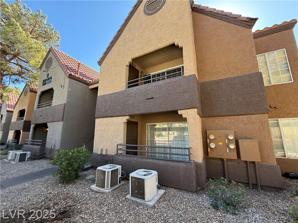 2200 Fort Apache RD