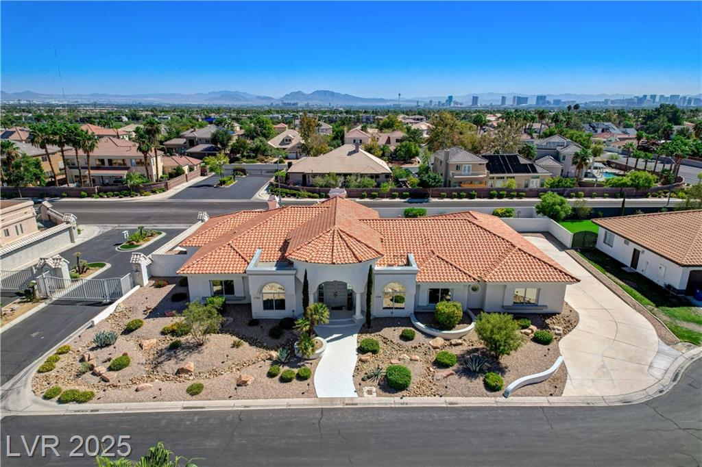1720 Oval CIR