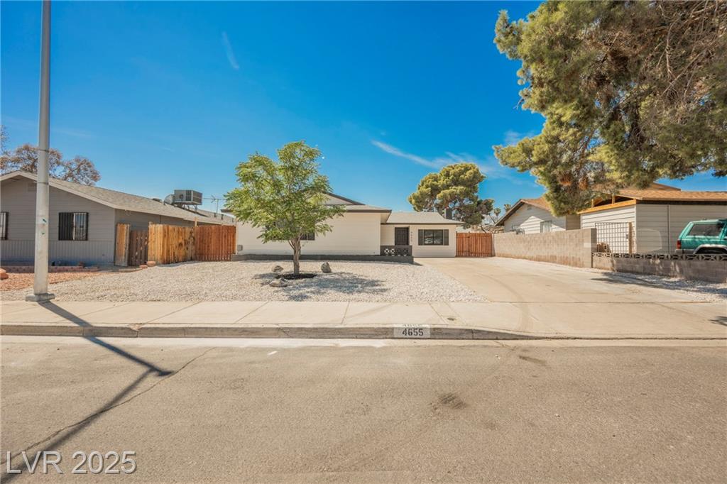 4655 Bennett DR