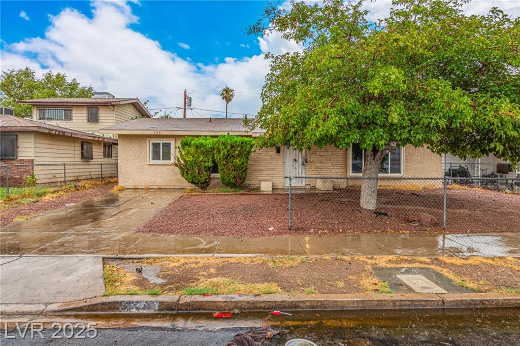 520 Leonard AVE