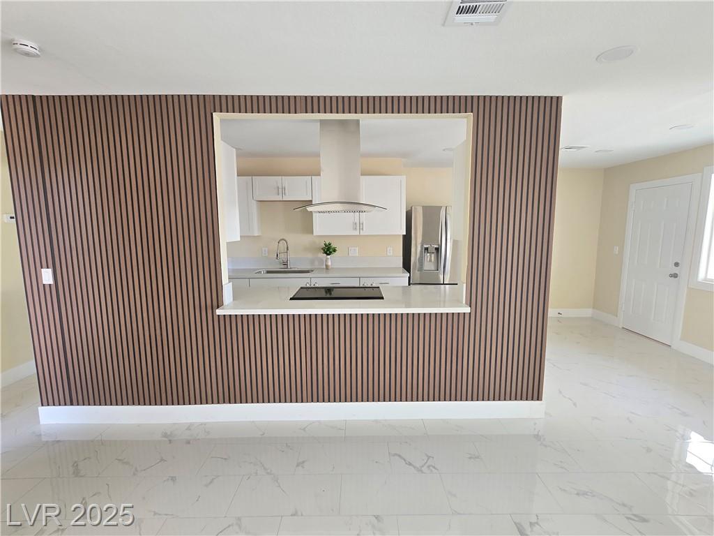 1204 Arrowhead AVE