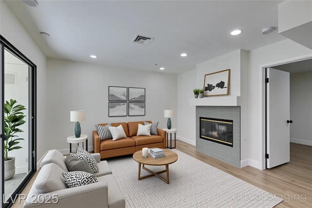 4855 Torrey Pines DR