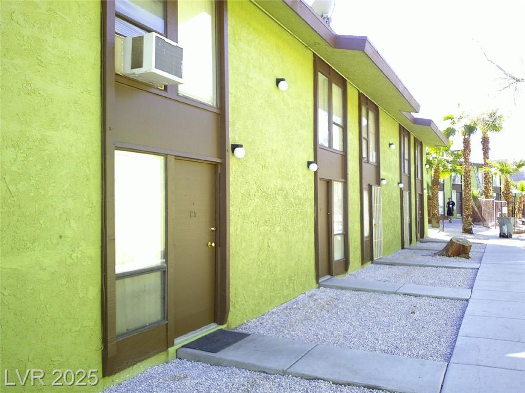 711 Twain AVE