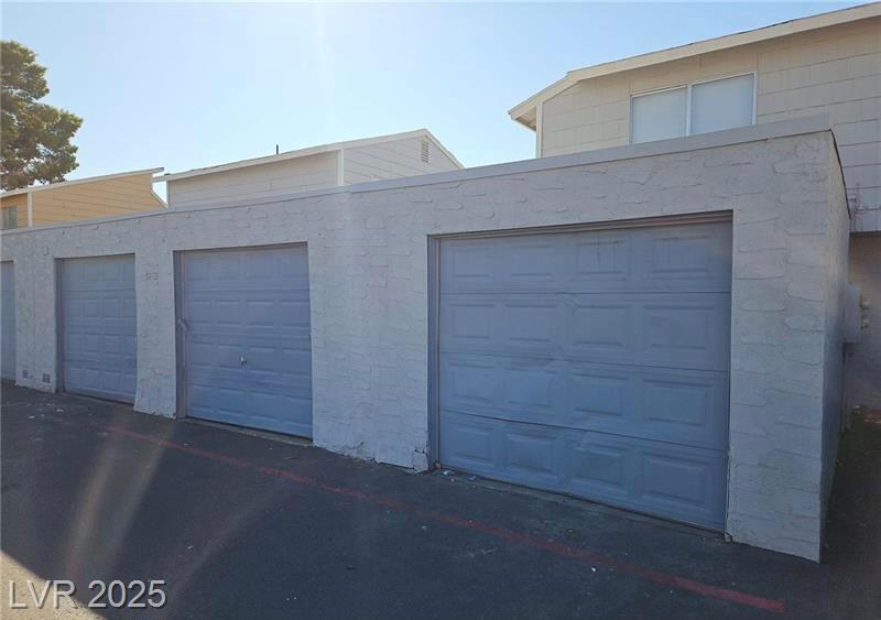 5235 Gray LN