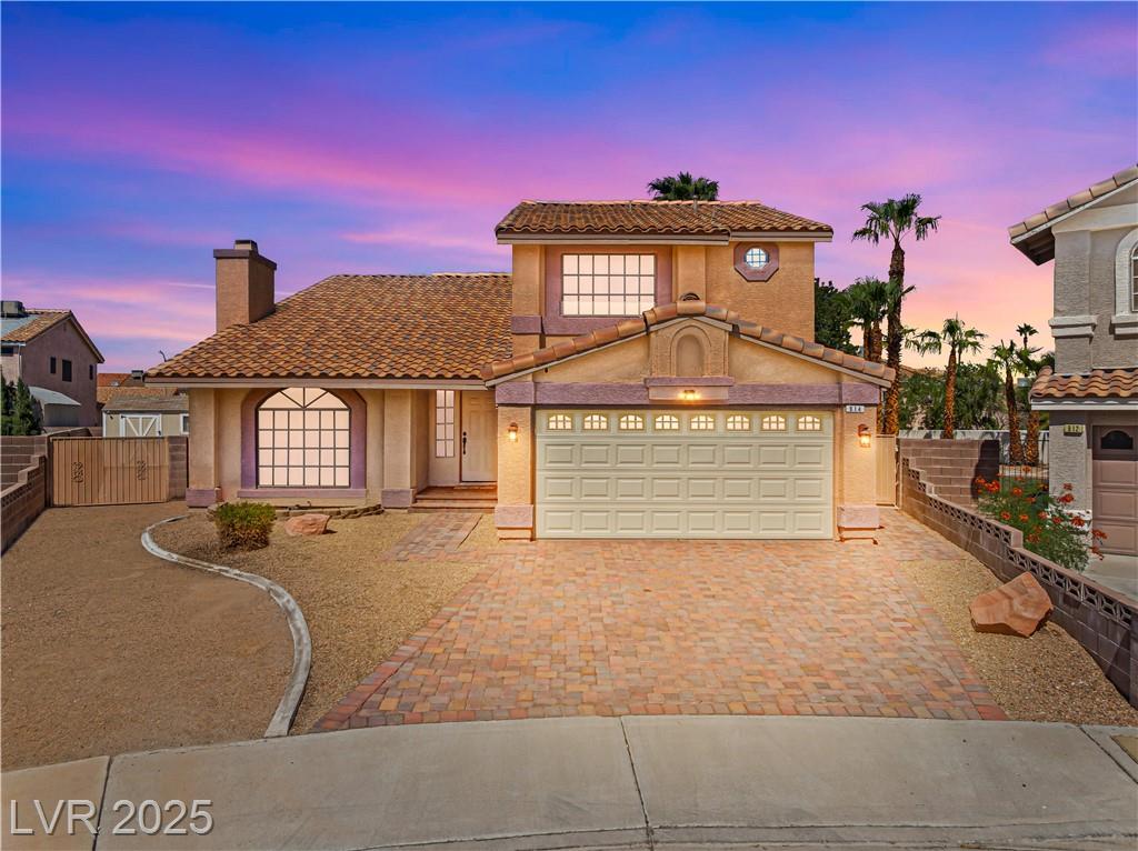 914 Crowfoot CIR