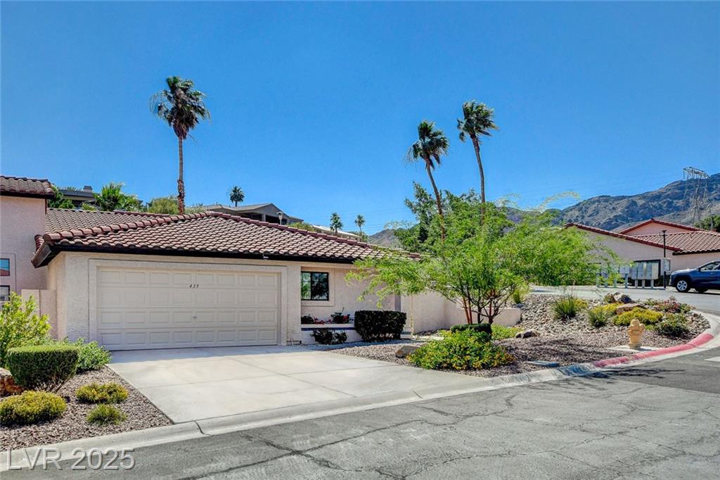 439 Columbia CT