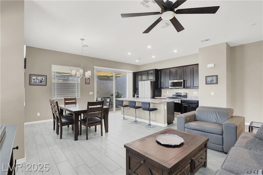 762 Iris Desert ST
