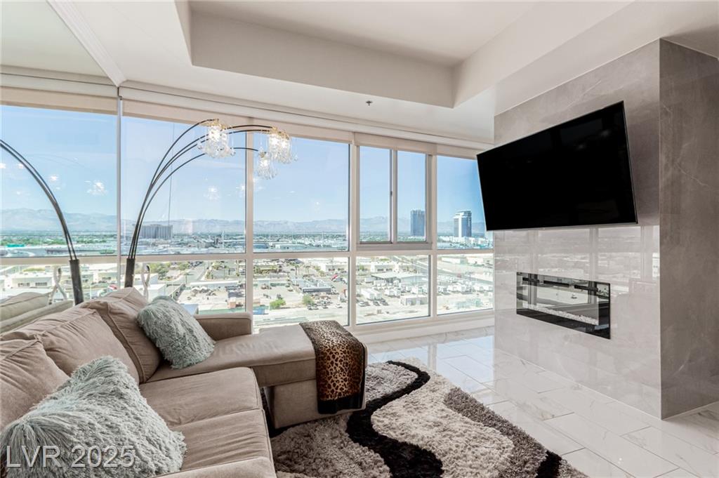 4575 Dean Martin DR