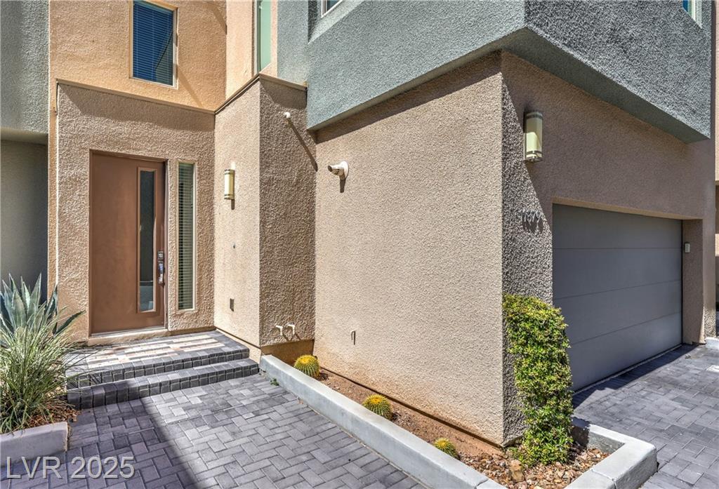 11379 Gravitation DR