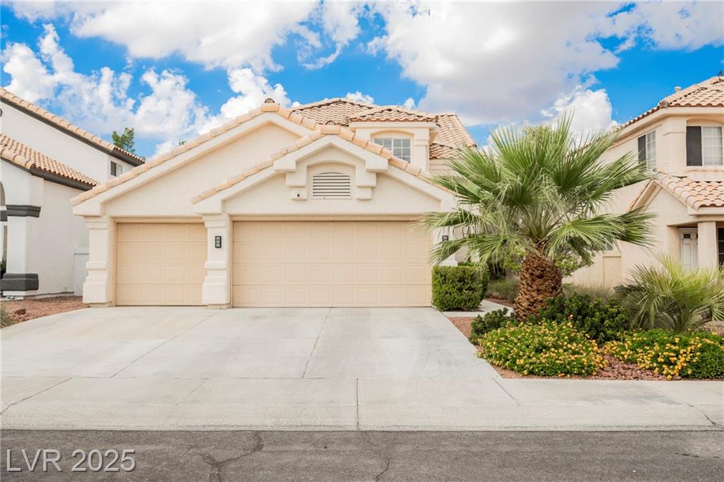 1221 Lucia DR