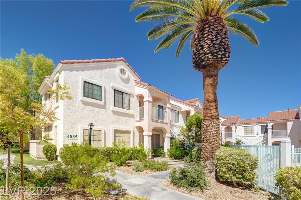 4835 Torrey Pines DR