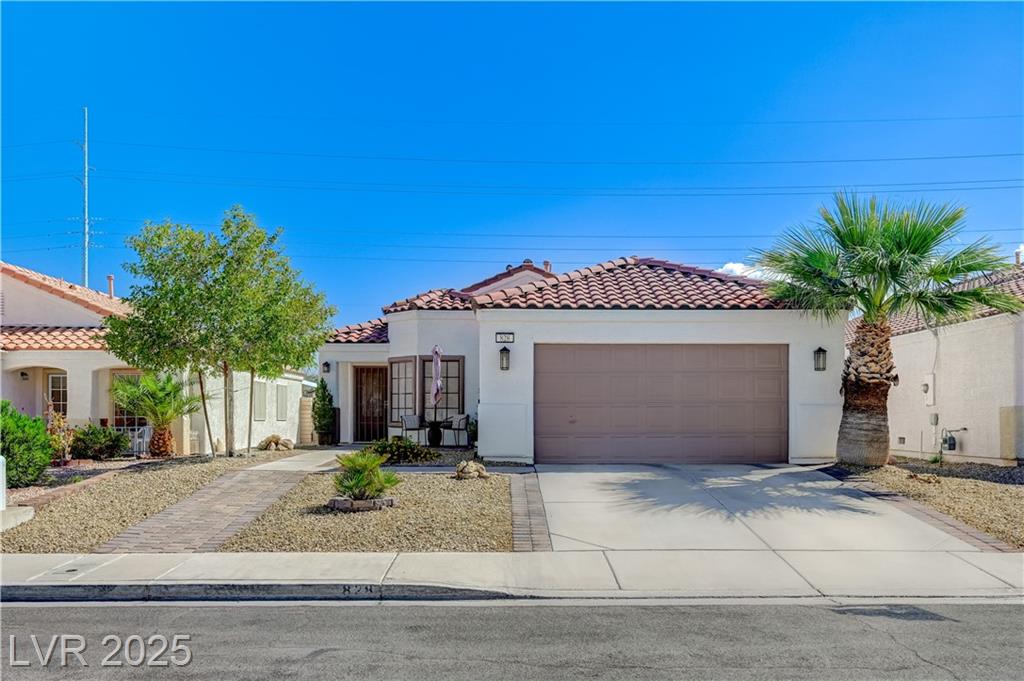 828 Angelus Oaks DR