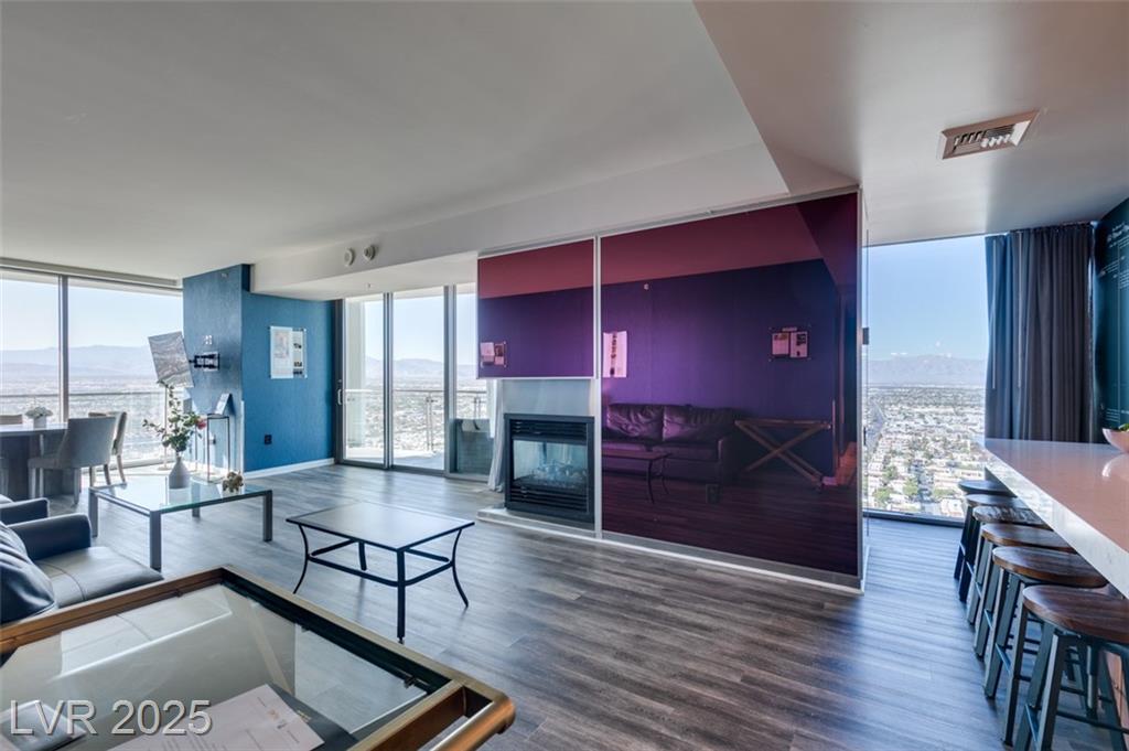 4381 Flamingo RD