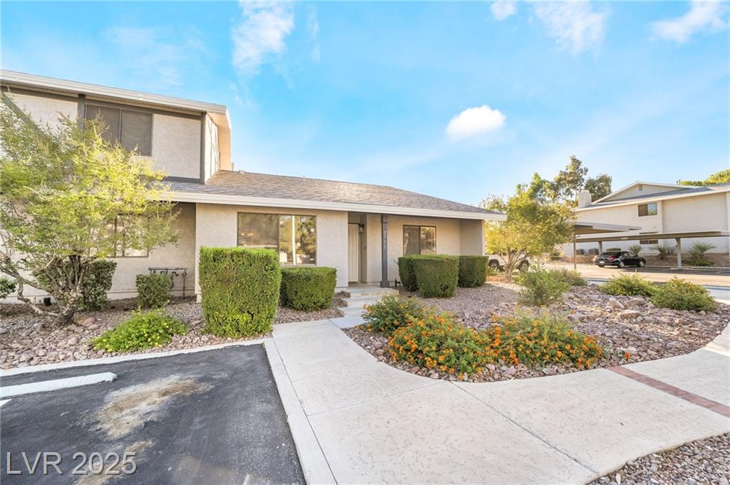 2755 Carnation LN