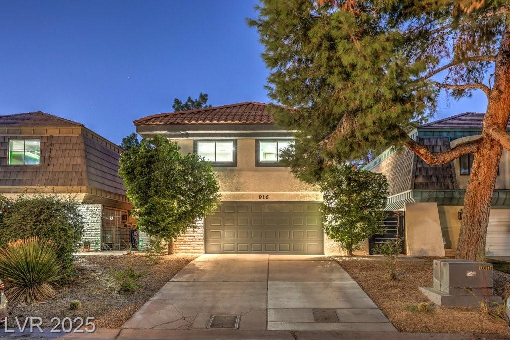 916 Vegas Valley DR