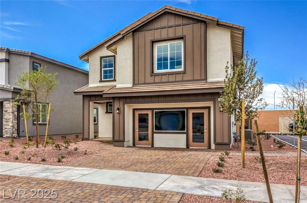 1006 Peacock Plume ST