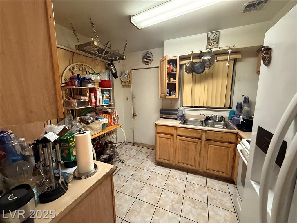 1636 J ST
