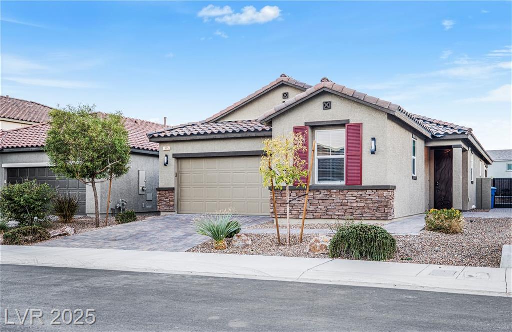 1635 Deep Valley AVE