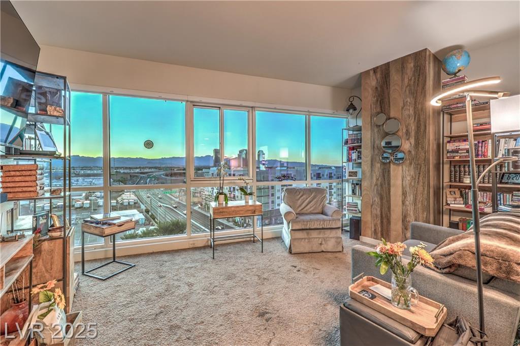 4525 Dean Martin DR