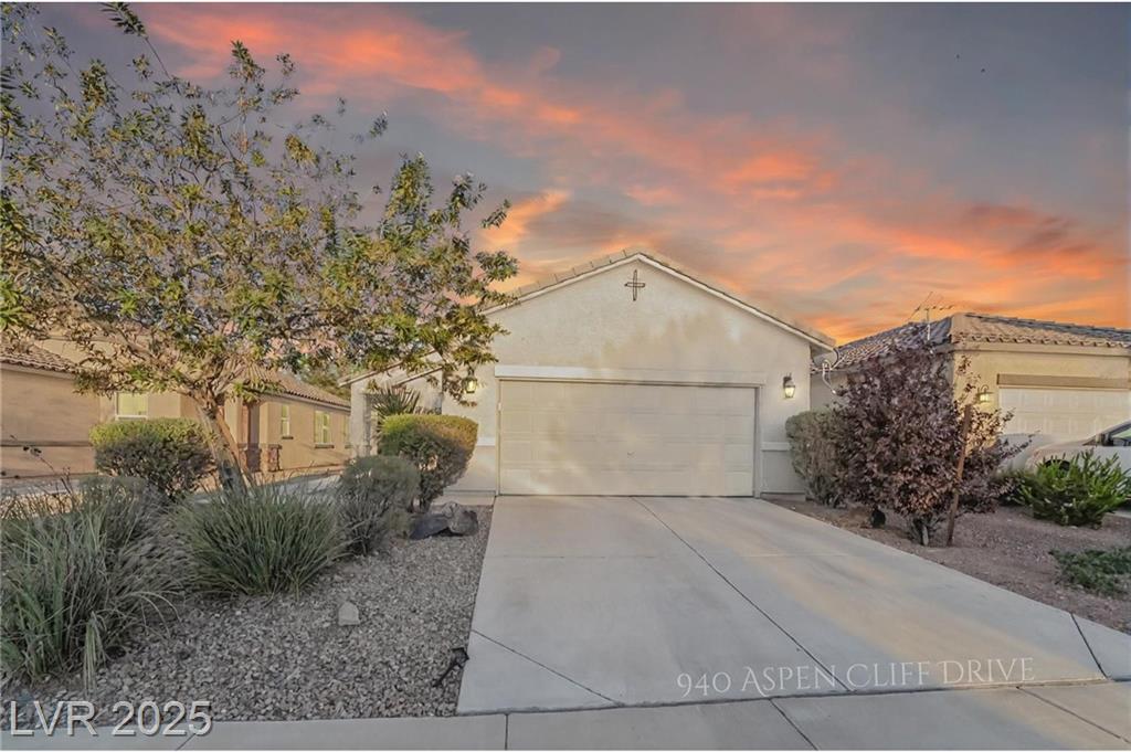 940 Aspen Cliff DR