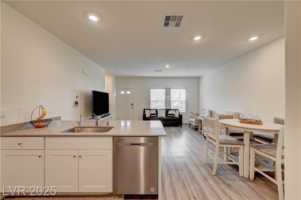 542 Foothill Cove LN