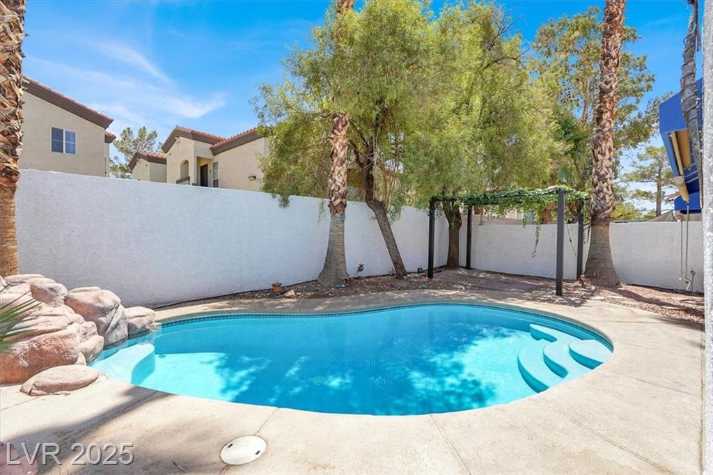 7090 Knoll View DR