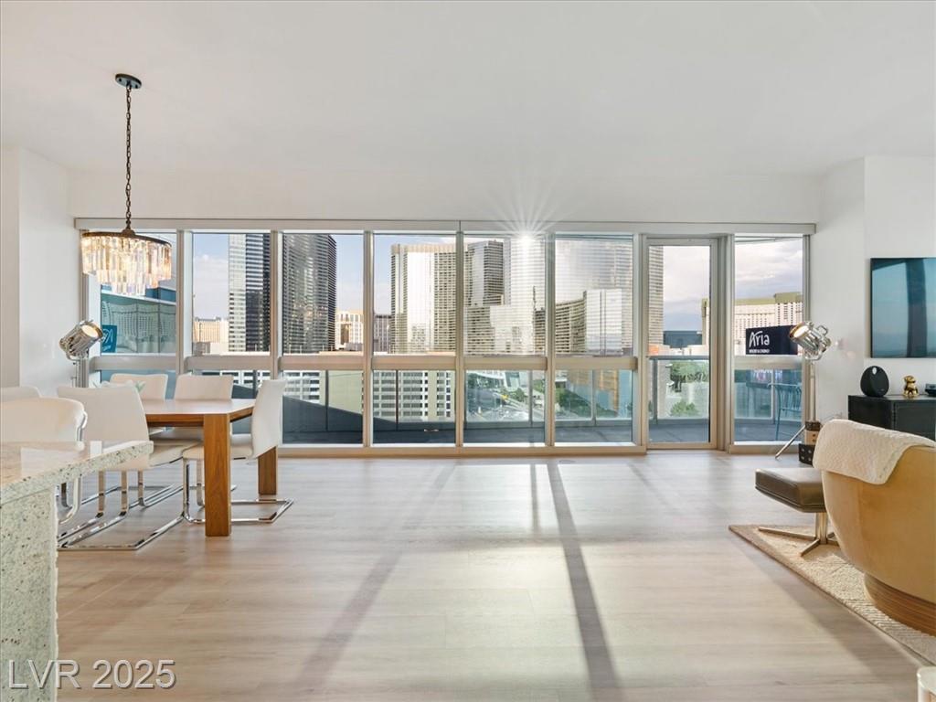 4471 Dean Martin DR