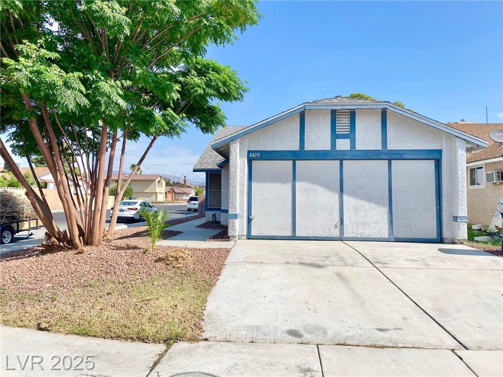 4420 Faberge AVE