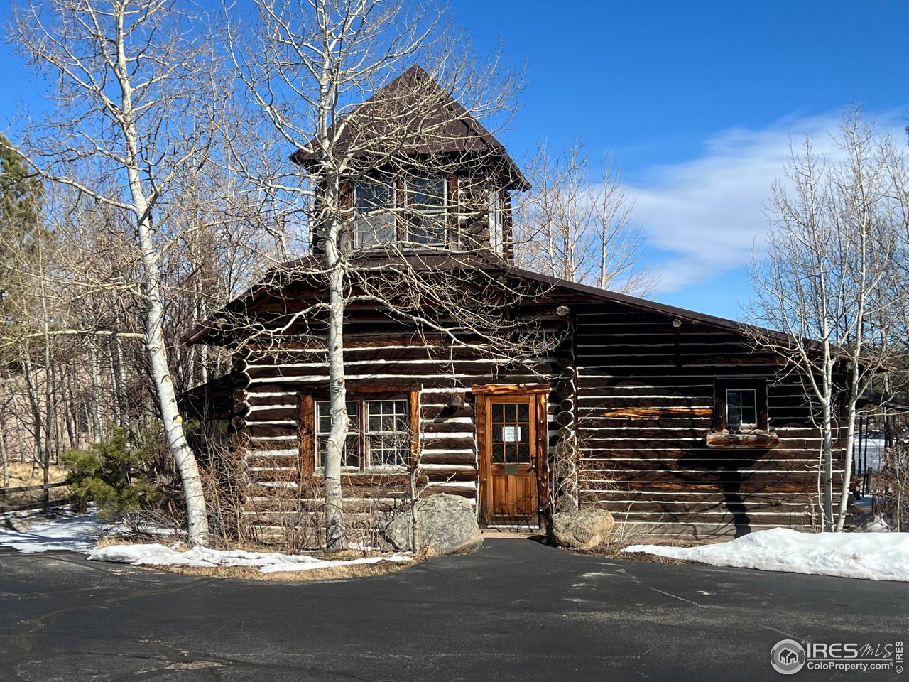 2 Fox Acres Dr W