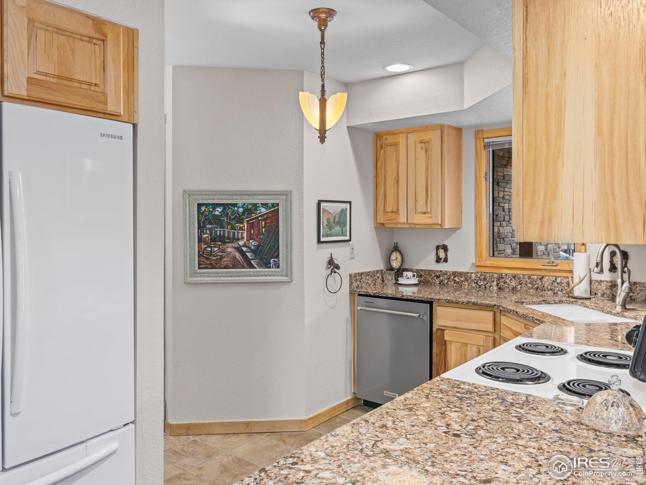 880 Crabapple Ln