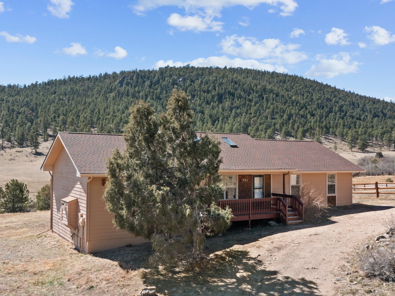 582 Meadowview Dr