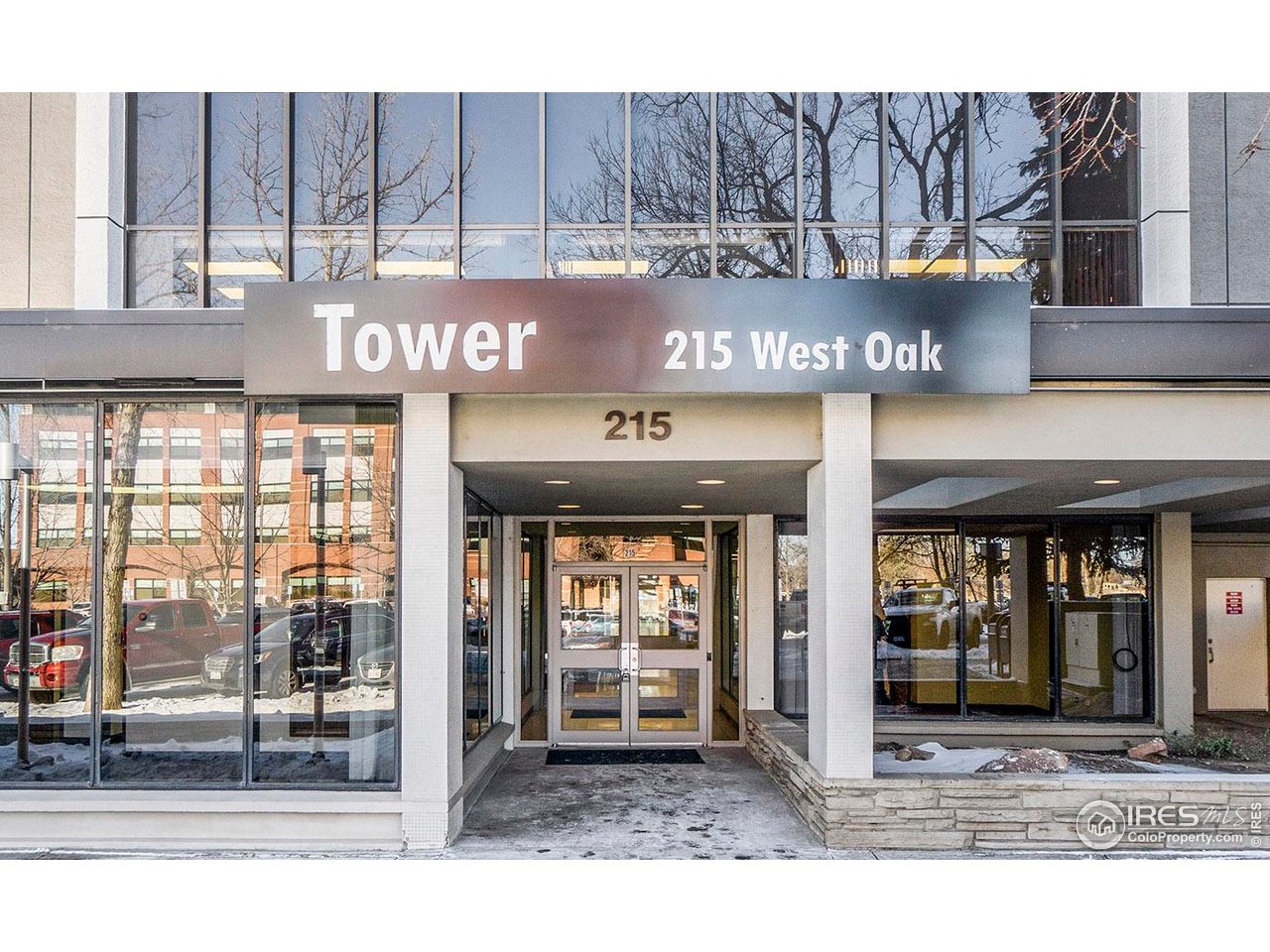 215 W Oak St