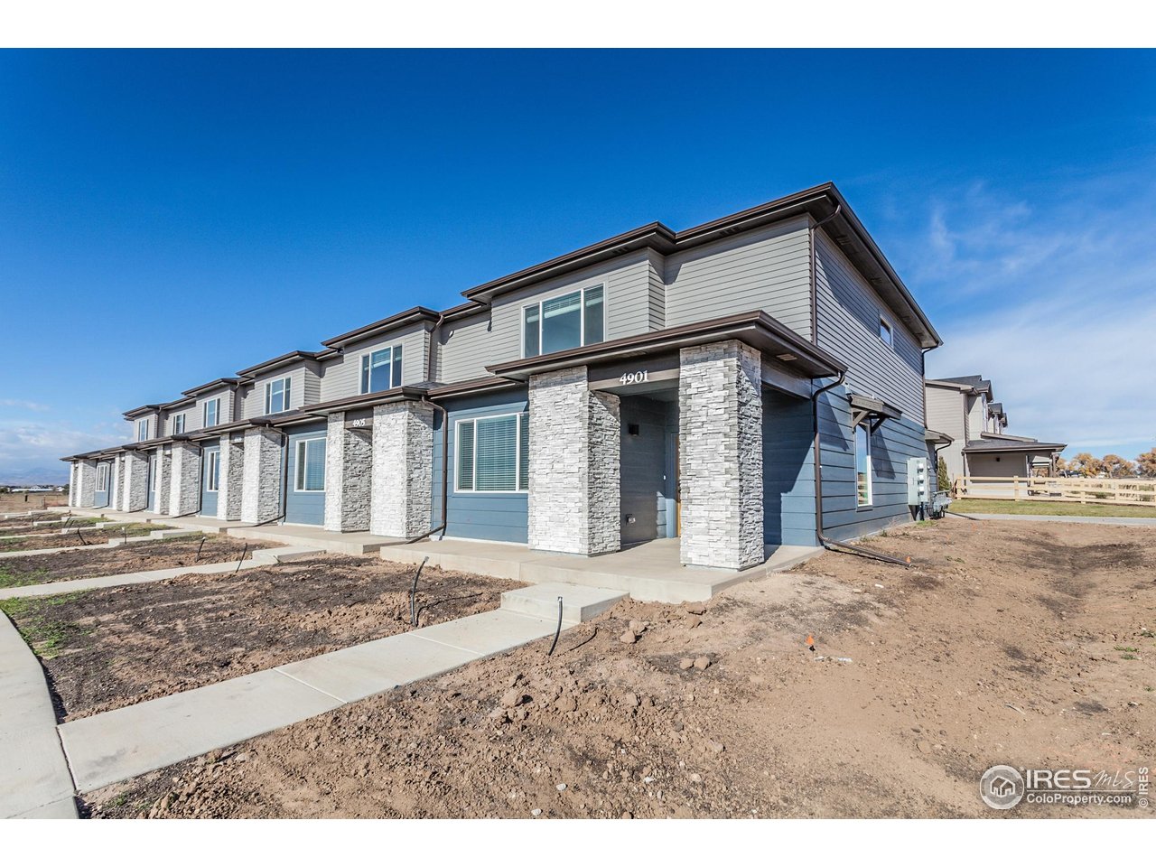 4894 River Roads Dr
