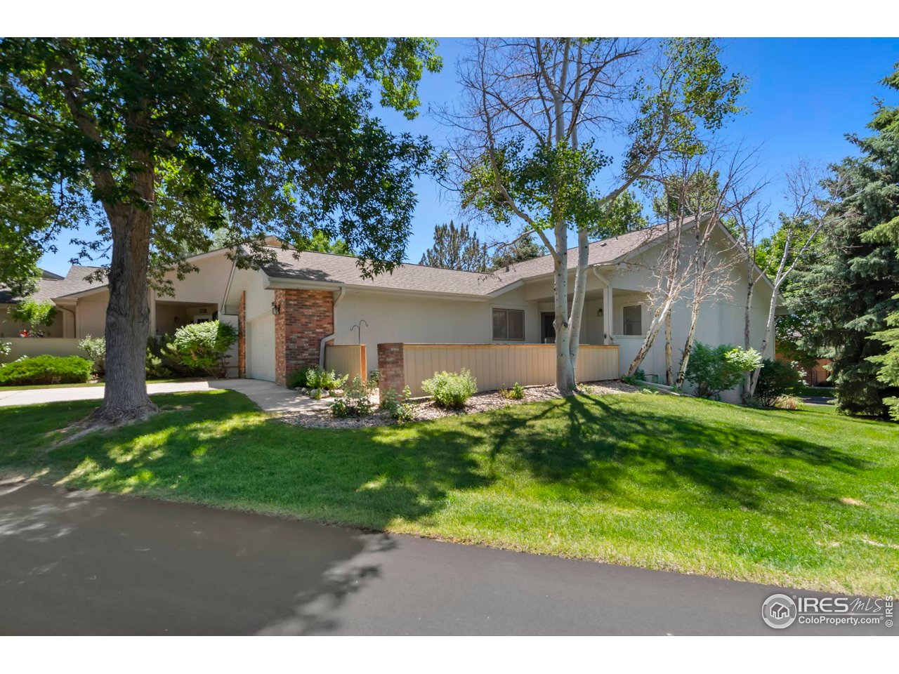 2037 Adriel Dr