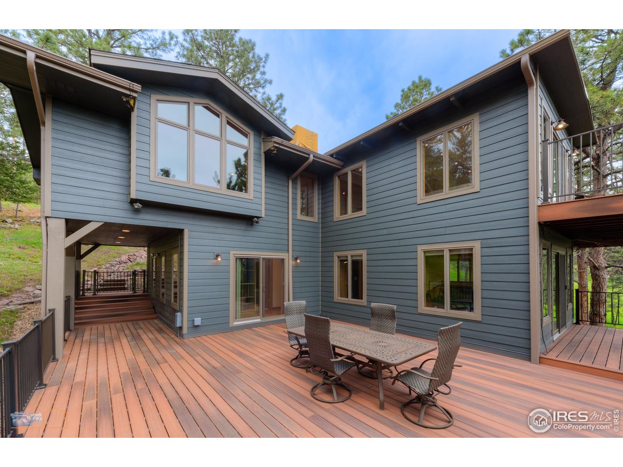 335 Pine Tree Ln