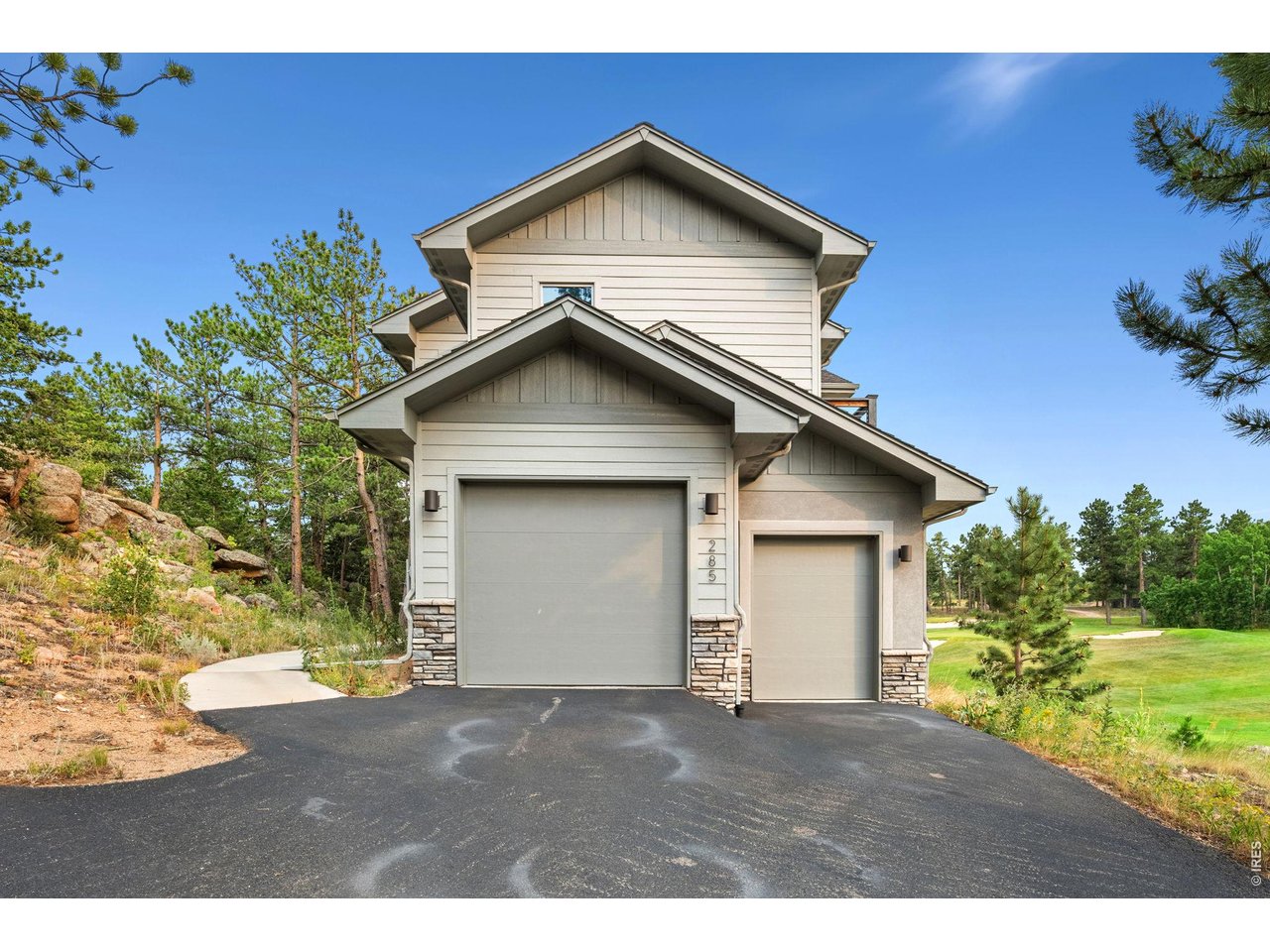285 Fox Acres Dr E