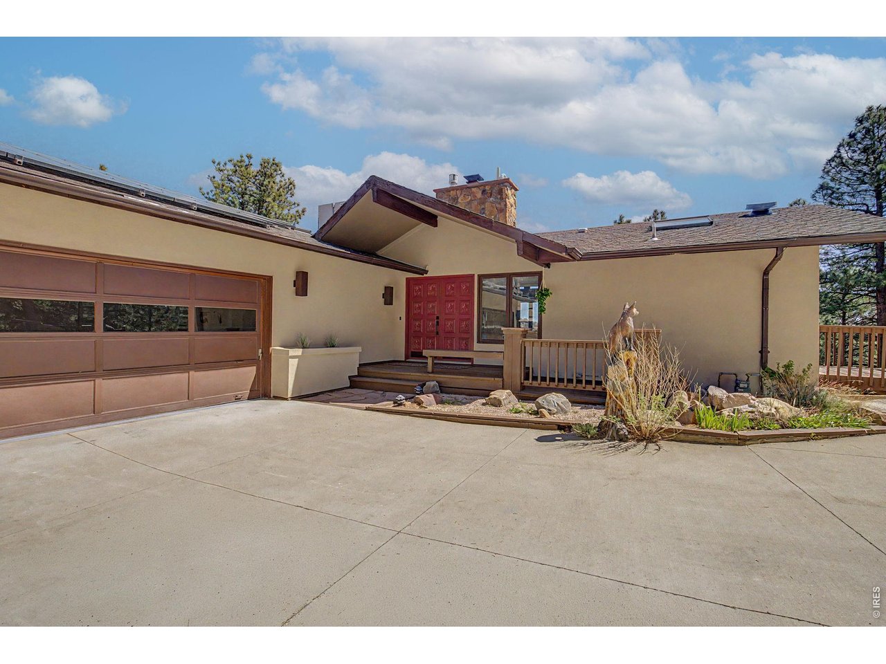 76 Pine Tree Ln