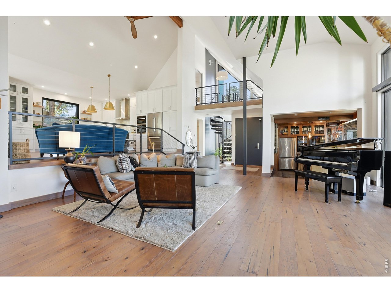 5411 Sunshine Canyon Dr