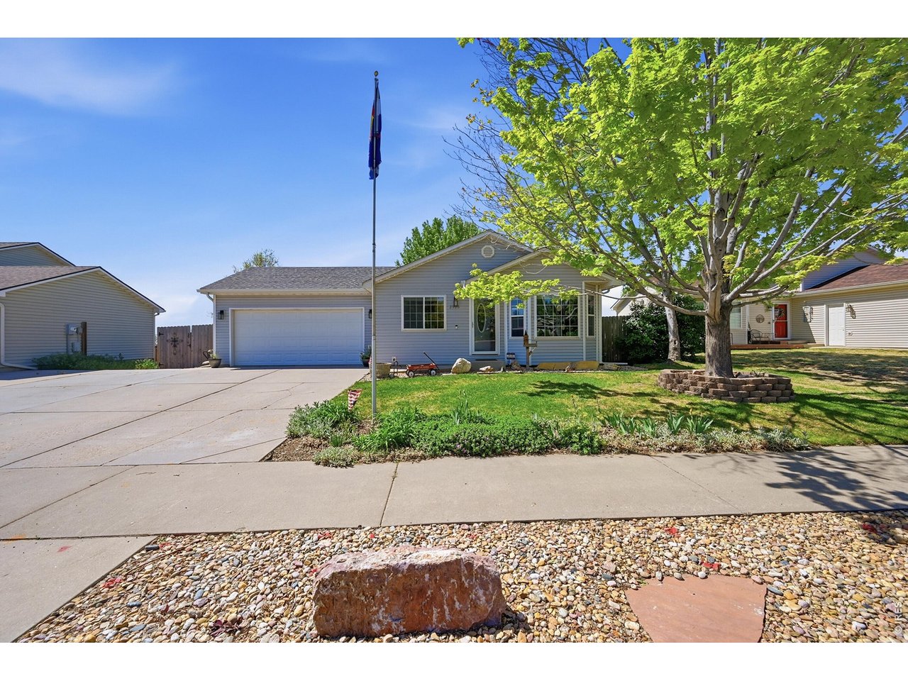 2906 Hawk Dr