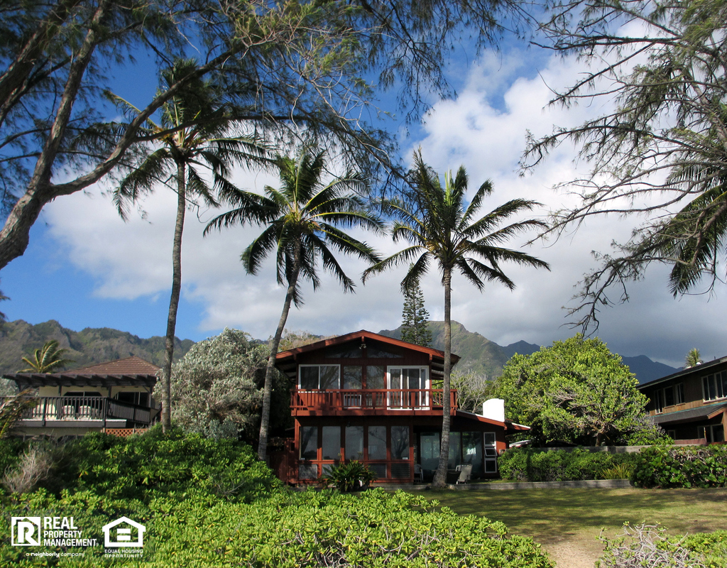Red Beach House in Waimanalo on a Beautiful Day