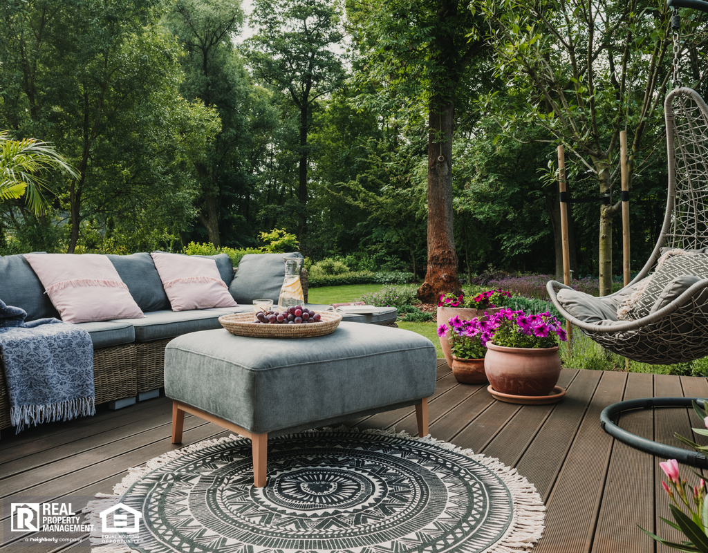 Should You Provide Outdoor Furniture To Your Tenants