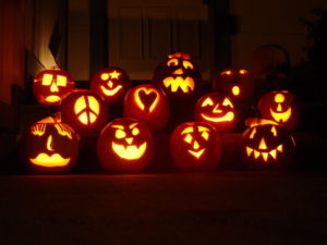 How to Throw the Perfect Pumpkin-Carving Party