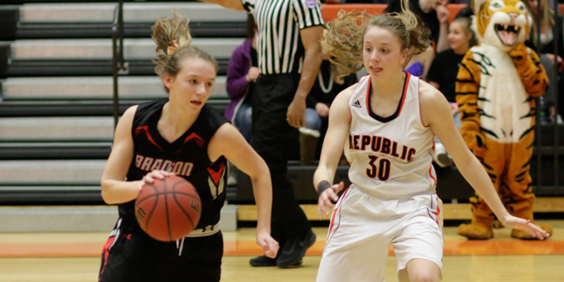 Branson's Amanda Kearney drives against defender Brooke Stanfield. (Photo by Mitch Coiner)