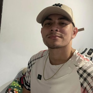 Roommate Robert buscando habitación en Floridablanca