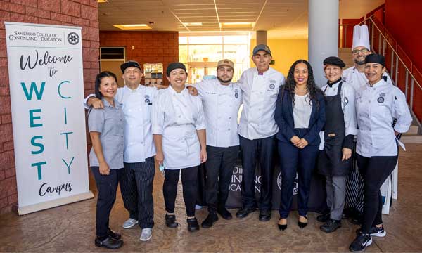 Culinary students and President King