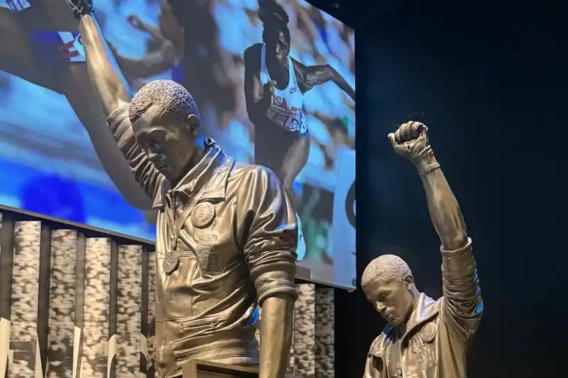 Statues of Olympic athletes