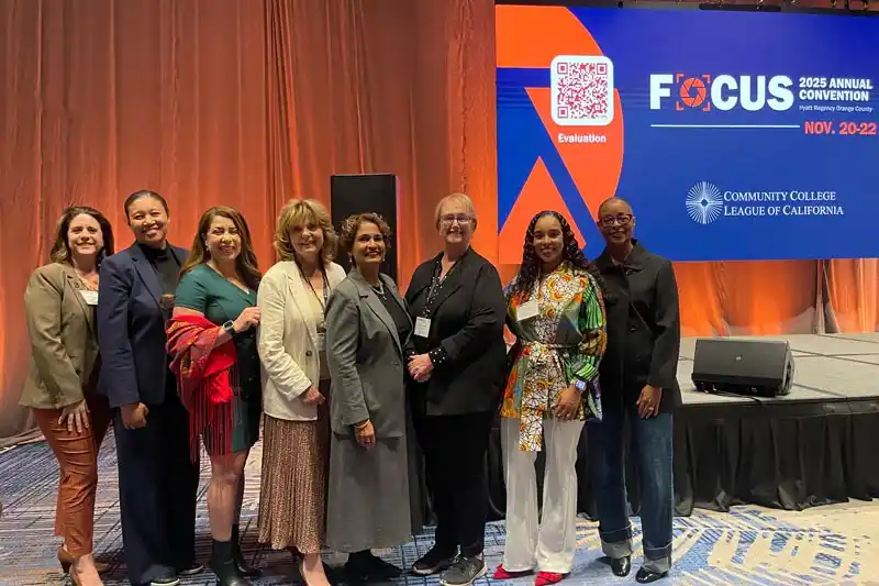 Tina King in group of participants