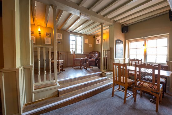 (Top of town) The White Hart